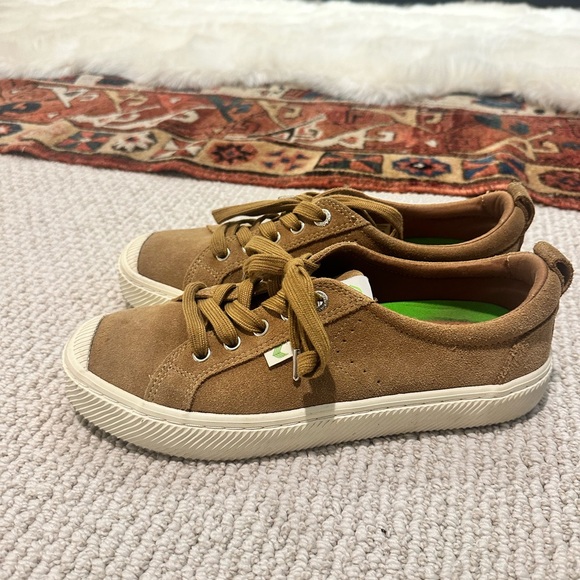 Cariuma suede women’s shoes - Picture 9 of 13